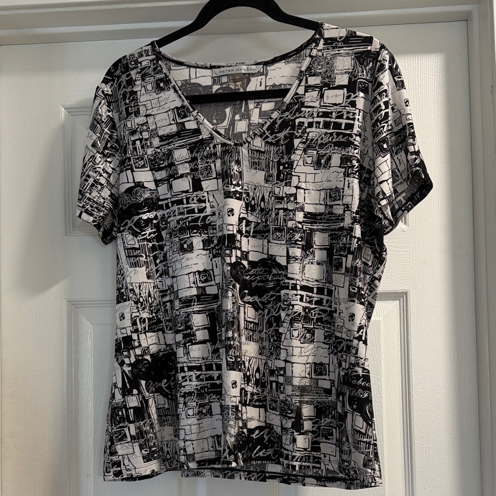 Peter Nygard Black and White Graphic Short Sleeve Tee